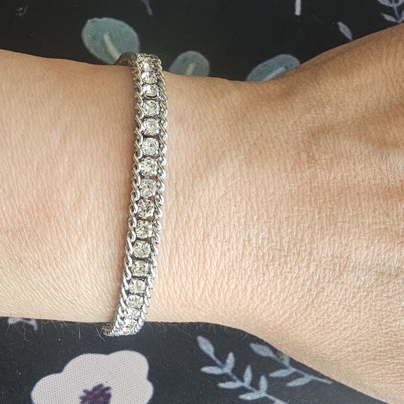 Elegant Stainless Steel Bracelet - Picture 2 of 3